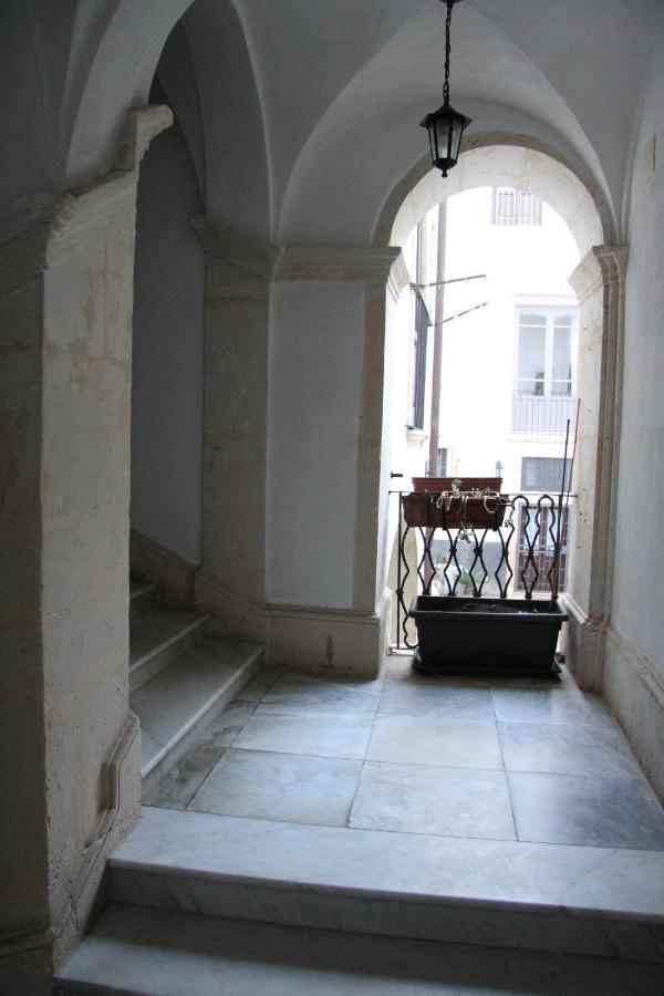 Casa Vacanza Icaros, Ortigia Hictoric Center, 200 Mt From The Beach Syracuse Bagian luar foto
