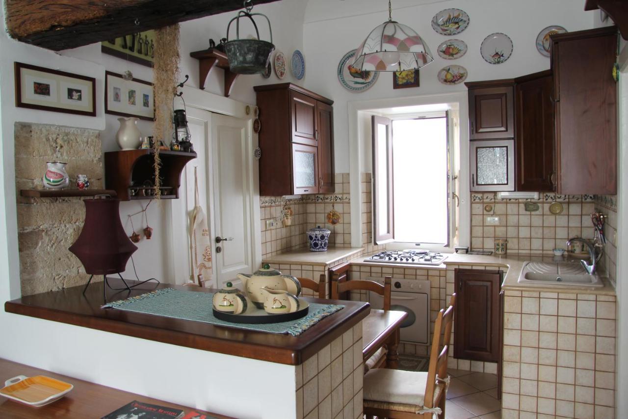 Casa Vacanza Icaros, Ortigia Hictoric Center, 200 Mt From The Beach Syracuse Bagian luar foto