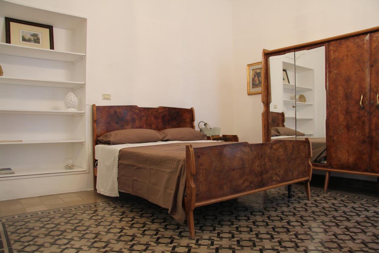 Casa Vacanza Icaros, Ortigia Hictoric Center, 200 Mt From The Beach Syracuse Bagian luar foto