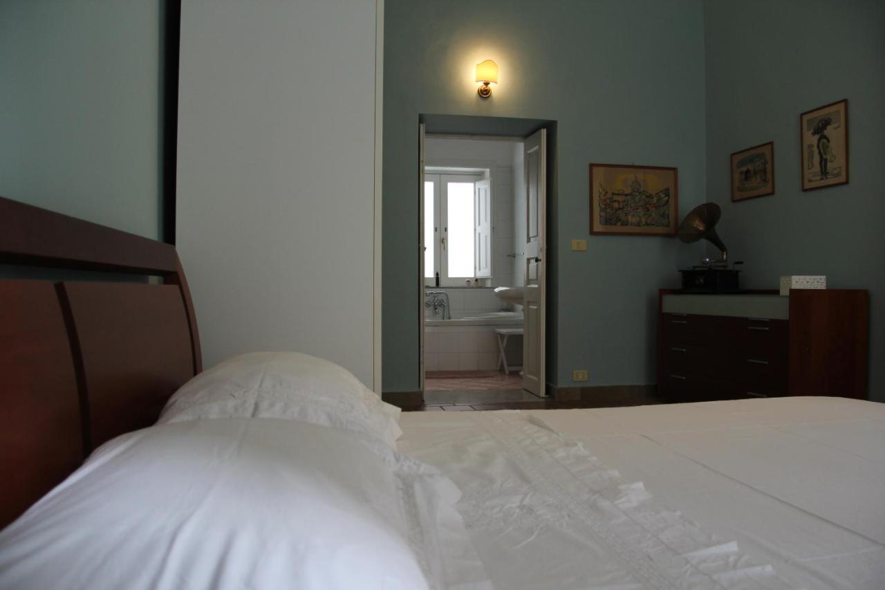 Casa Vacanza Icaros, Ortigia Hictoric Center, 200 Mt From The Beach Syracuse Bagian luar foto