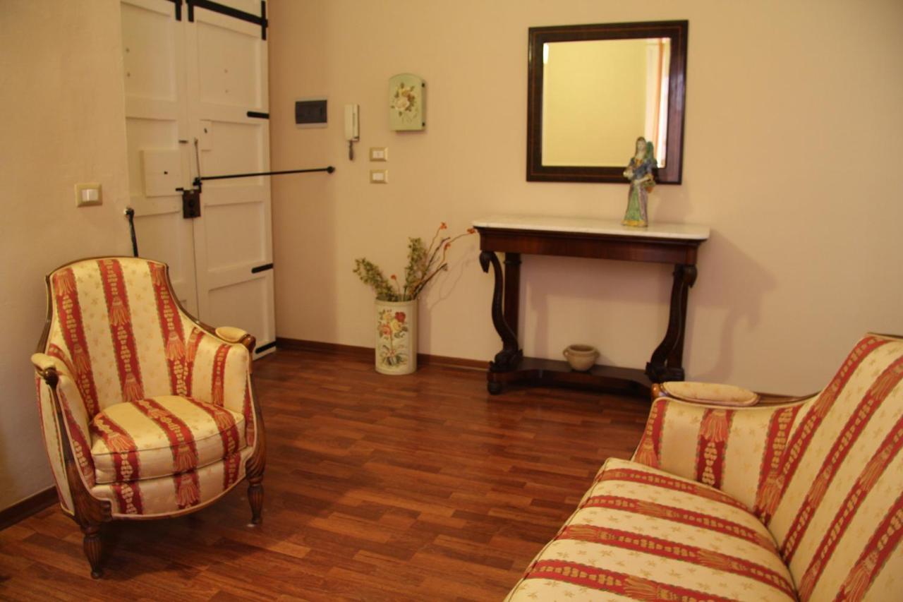 Casa Vacanza Icaros, Ortigia Hictoric Center, 200 Mt From The Beach Syracuse Bagian luar foto